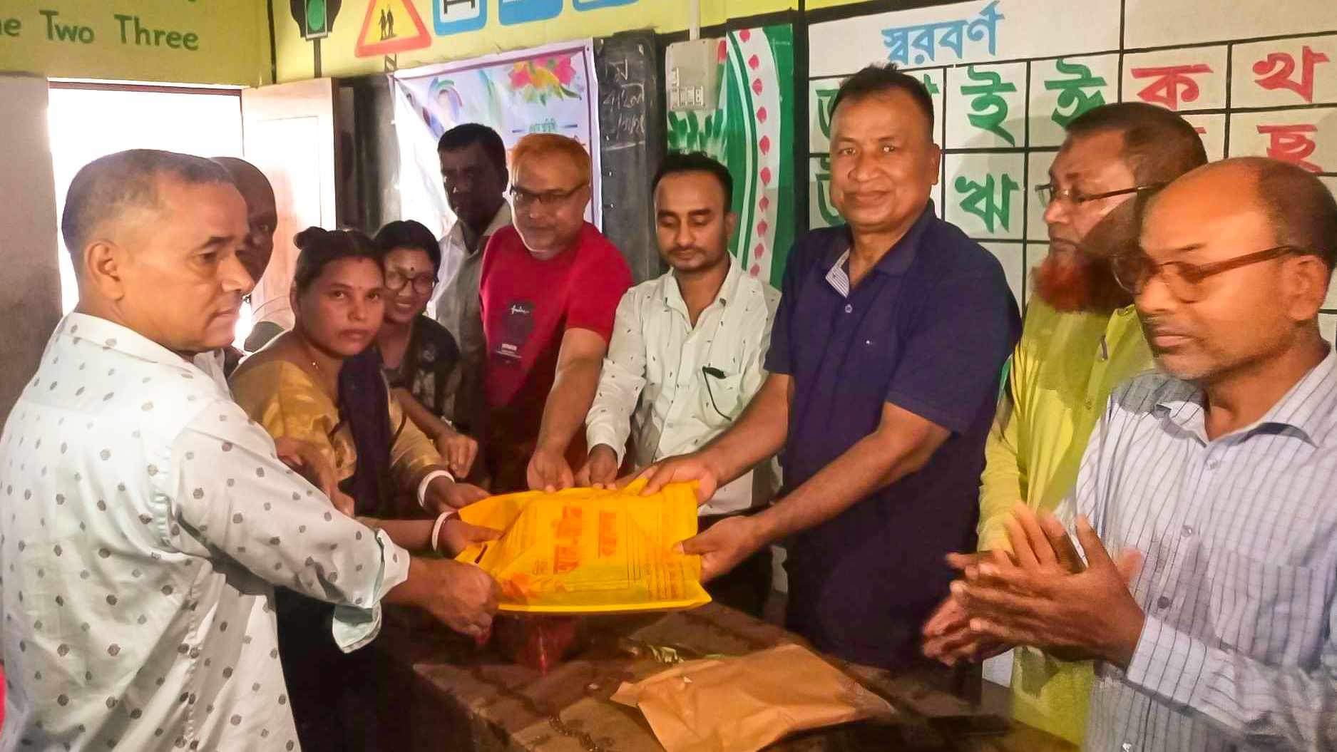 জলঢাকায় প্রধান শিক্ষক রমানাথ রায়ের বিদায় সংবর্ধনা