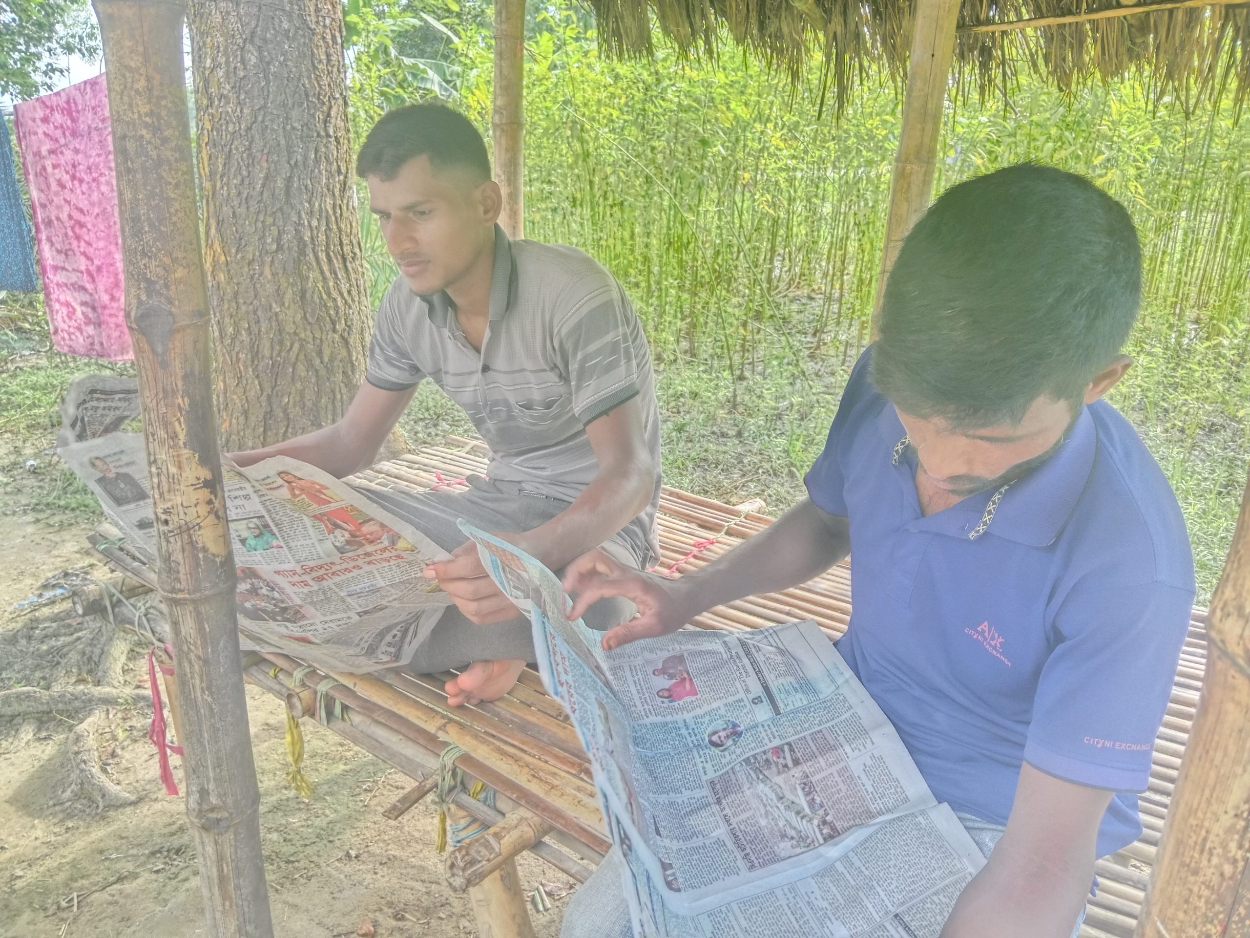 ‘নেট ডাউনে’ সৈয়দপুরে বেড়েছে প্রিন্ট পত্রিকার কদর