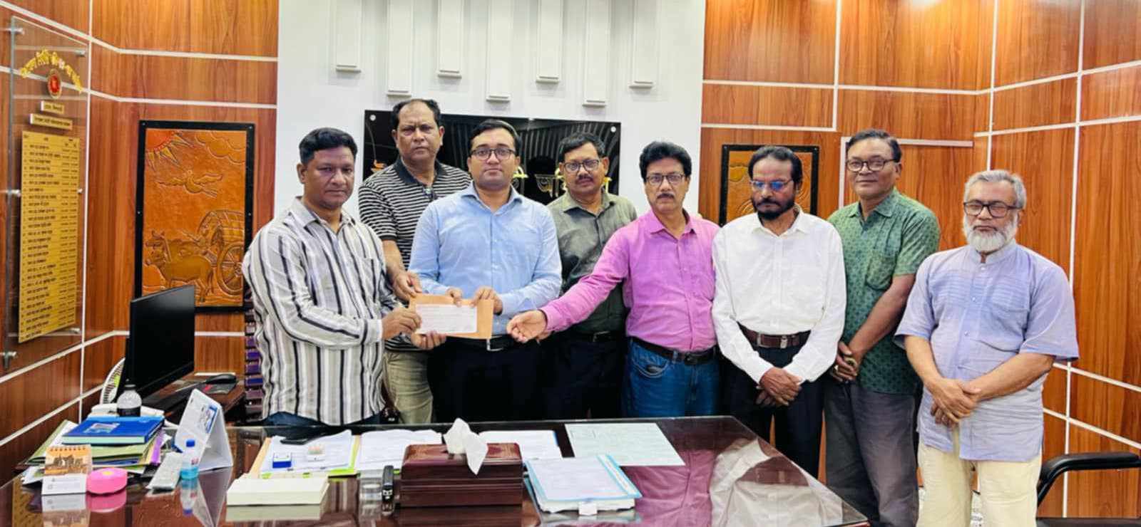 ডোমারে কাব ক্যাম্পুরী বাস্তবায়ন বাবদ চেক হস্তান্তর
